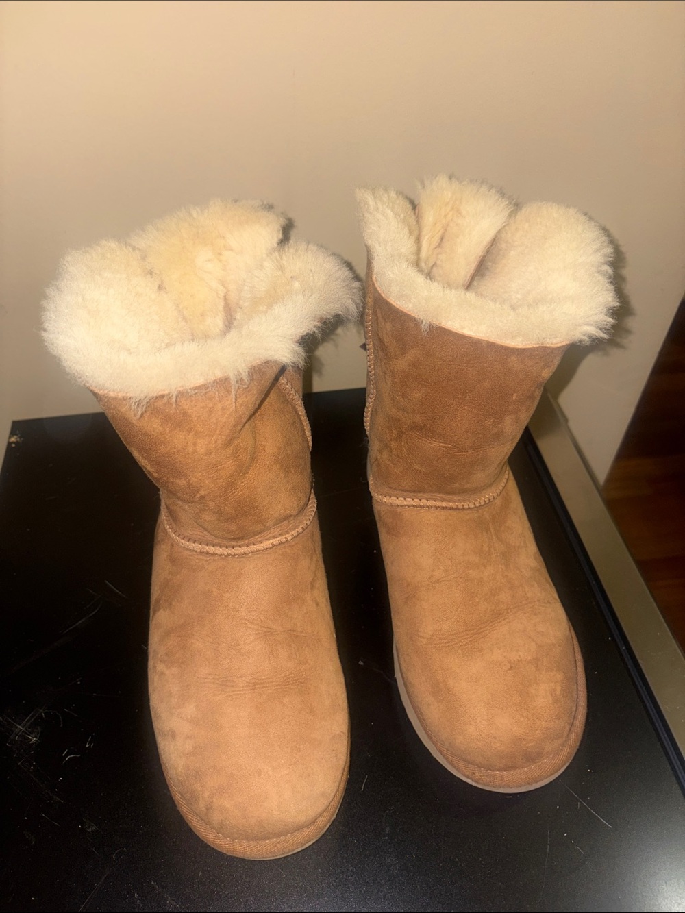 UGG Short Shearling Suede Boots - Chestnut/Tan